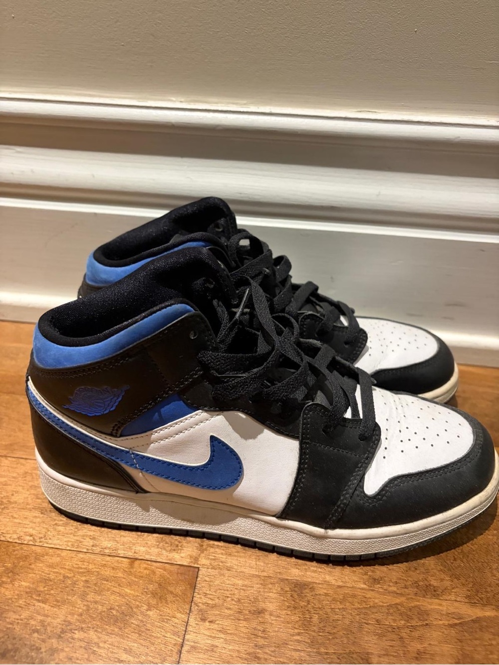 Nike Kids High-Top Sneakers in White, Black & Blue